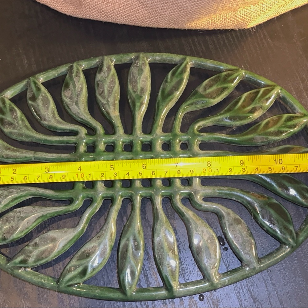 Green Oval Leaf Trivet - Picture 2 of 6